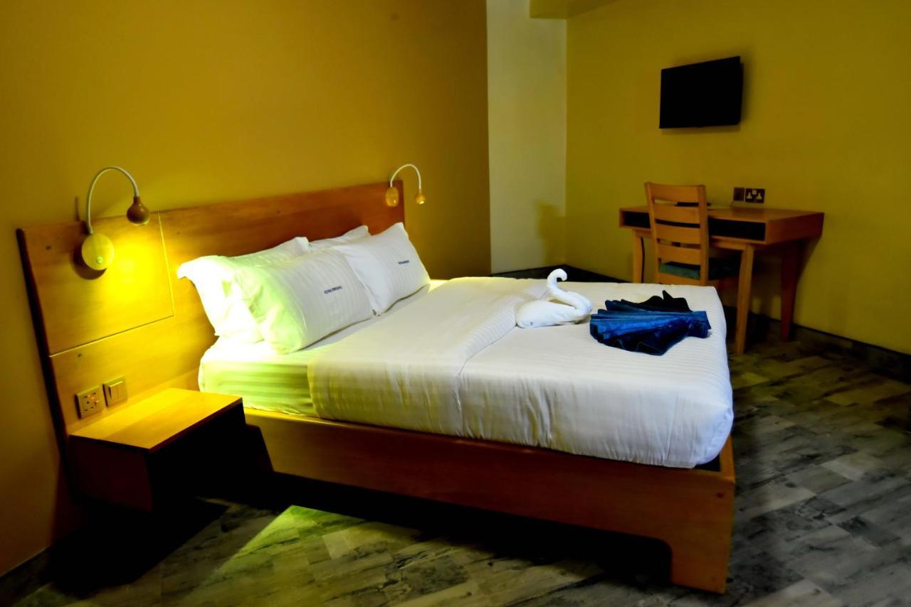 Victoria Mews Hotel Kampala Exterior photo